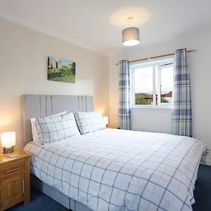Ideal Location With Free On-site Private Parking Apartment Edinburgh